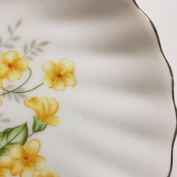 Vtg Bathroom China Porcelain Set Cup Toothbrush Stand Scalloped Soap Dish MCM - Picture 3 of 12